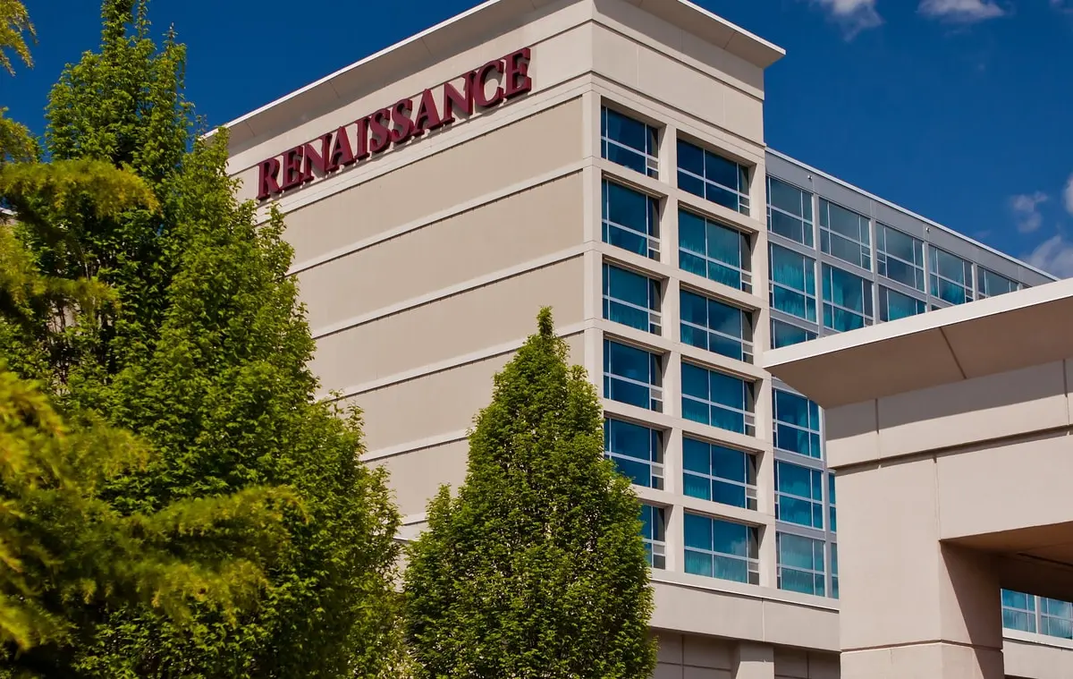 Hotel entrance with a covered arrival drive